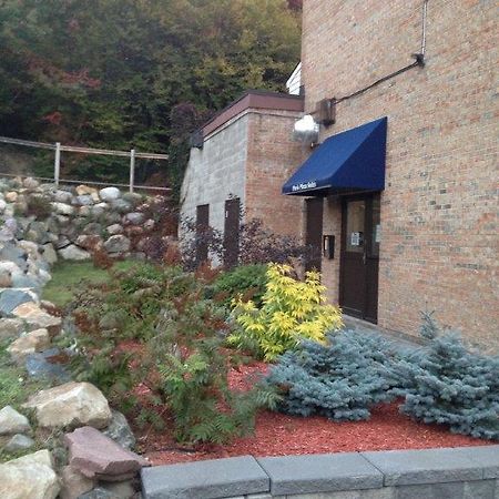 Paris Plaza Elliot Lake Exterior foto